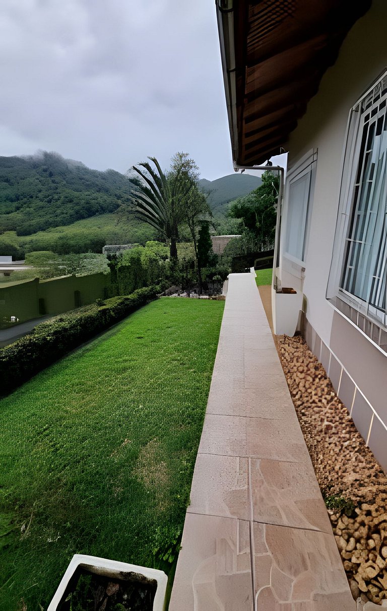 Casa Central ao lado do Zoo!