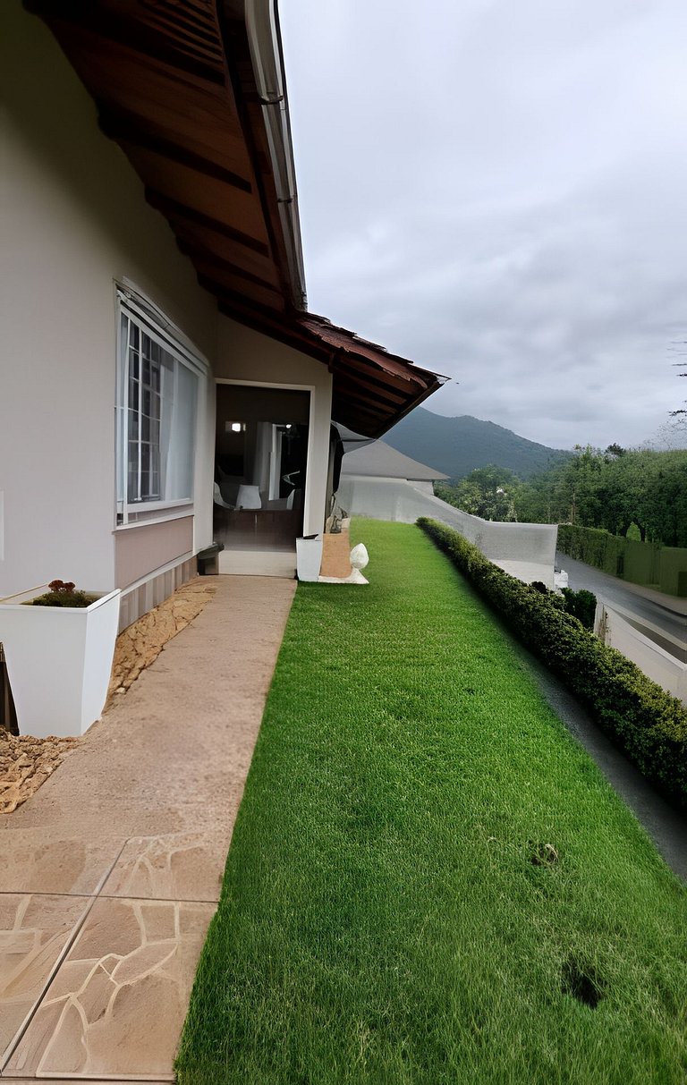 Casa Central ao lado do Zoo!