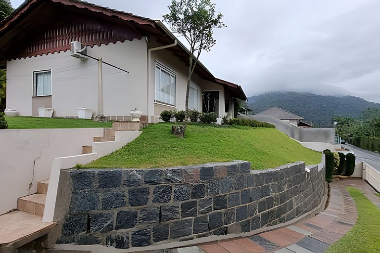 Casa Central ao lado do Zoo!