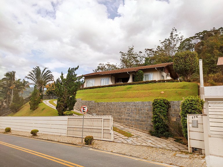 Casa Central ao lado do Zoo!